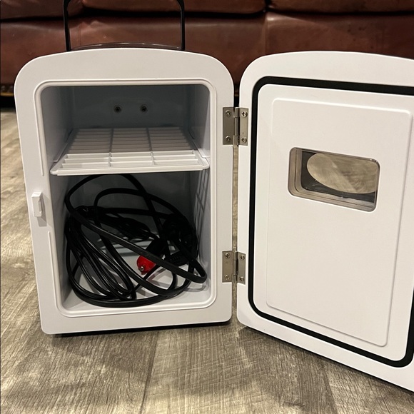 Mini fridge - Picture 8 of 9